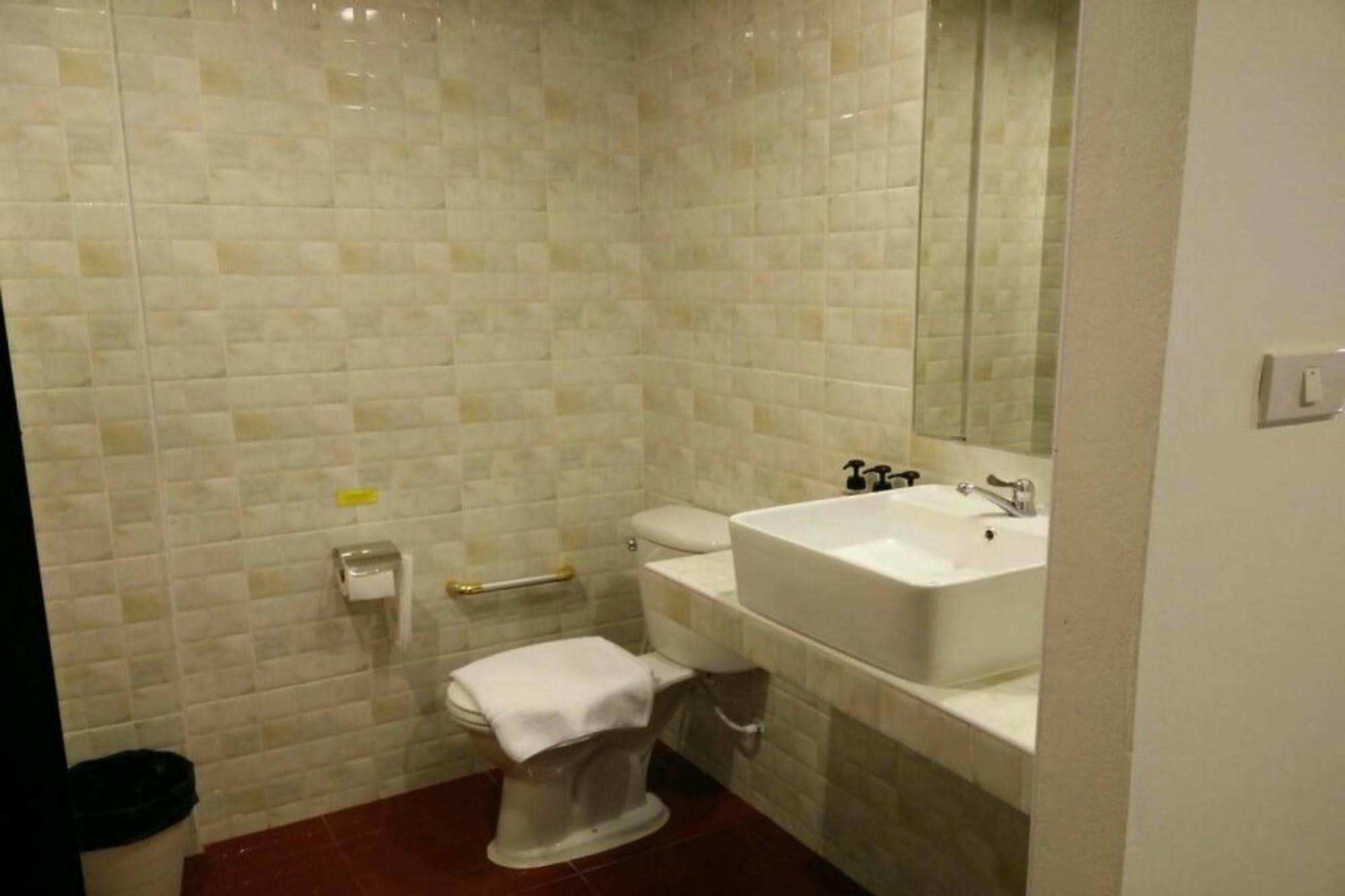One Fu Hotel Surin Εξωτερικό φωτογραφία