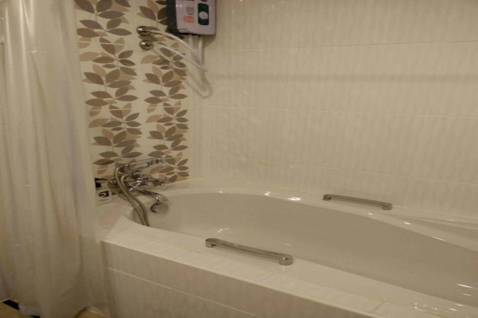 One Fu Hotel Surin Εξωτερικό φωτογραφία